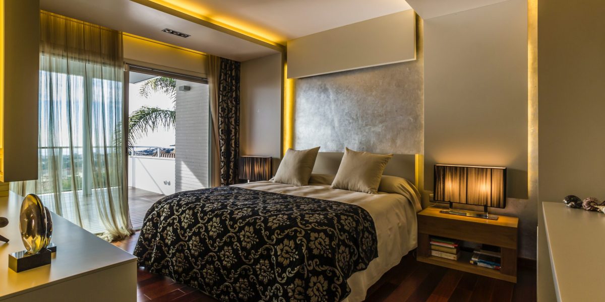 isaac-quesada-xc4oxgAbDmw-unsplash